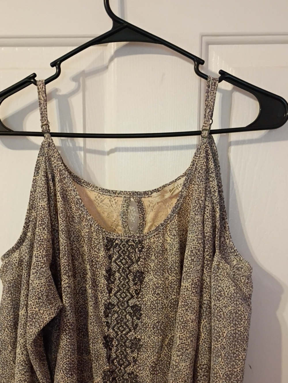Rewind Ladies Cold Shoulder Woven Printed Sleeveless Tank Top in Beige - Picture 4 of 7